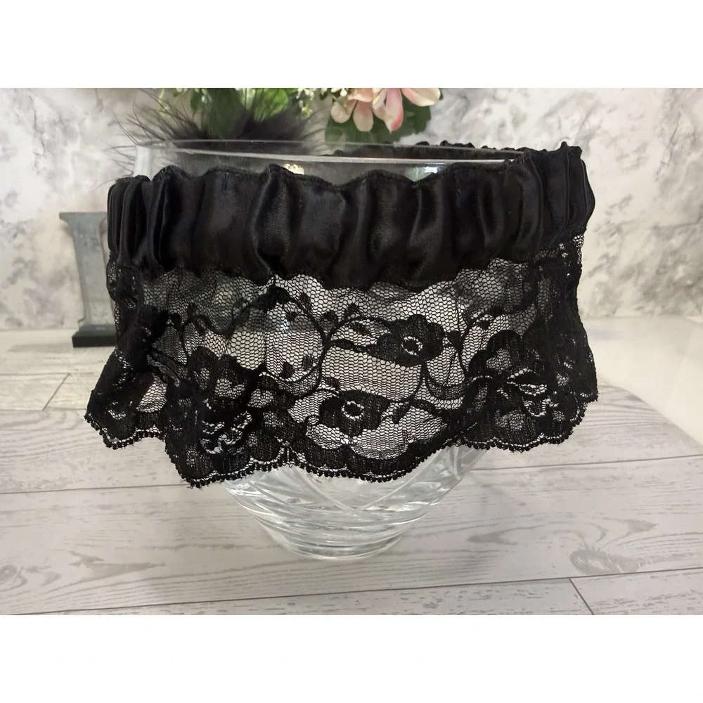 Vintage Victoria's Secret Black‎ Lace Feathers Leg Garter Bride Wedding Y2K EUC
